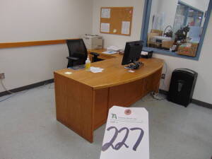 (Lot) Office Furniture in Room w/ Monitor,