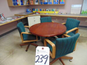 (Lot) Round Table w/ Chairs