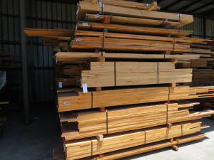 (Lot) Approx. 1600 Board Feet 4/4 Rustic White Oak