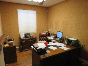 (Lot) Office w/ Contents (No Computer or Picture/Mirror)